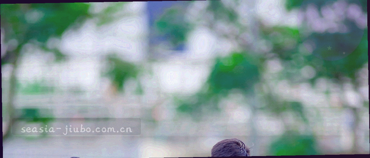成排编号铭牌的横向特写，编号依次递增，景深较浅，仅前两块铭牌清晰可辨